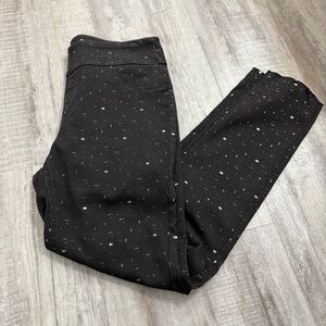 Lulu B BLACK PULL ON PANTS WITH SILVER SPLATTER DESIGN Size 6